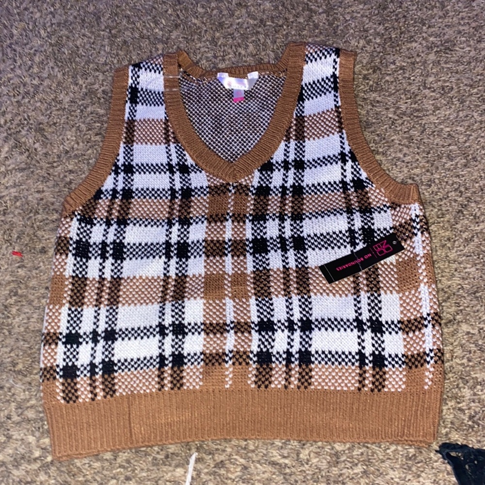 Checkered soft vest with Low V cut